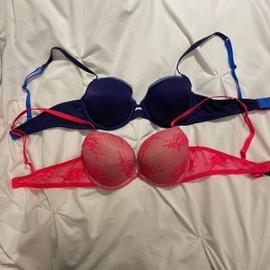 2 lightly lined bras from La Senza
